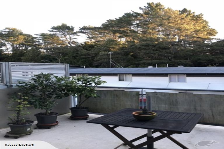 Photo of property in 2f/20 Ian Marwick Place, Birkenhead, Auckland, 0626