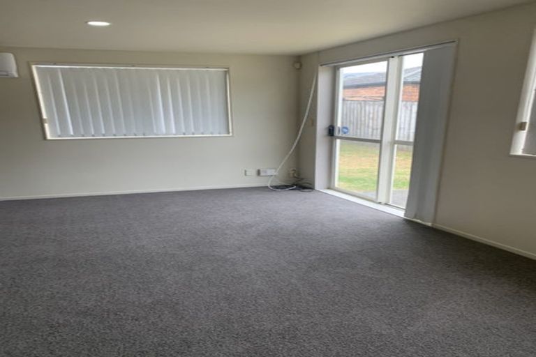 Photo of property in 62 Woodbank Drive, Glen Eden, Auckland, 0602