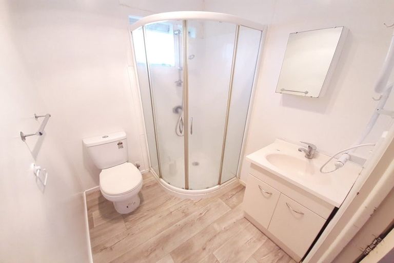 Photo of property in 2/27 Exmouth Road, Northcote, Auckland, 0627