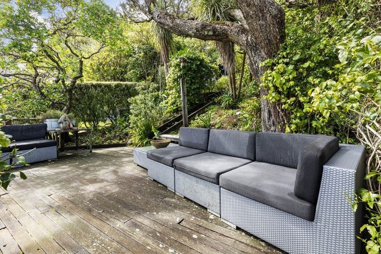 Photo of property in 43 Grove Road, Kelburn, Wellington, 6012