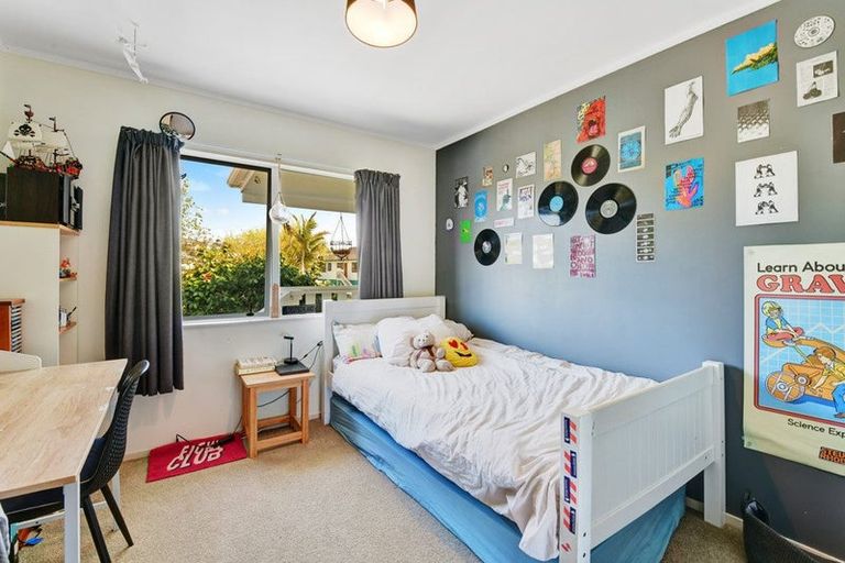 Photo of property in 94 Athena Drive, Totara Vale, Auckland, 0629