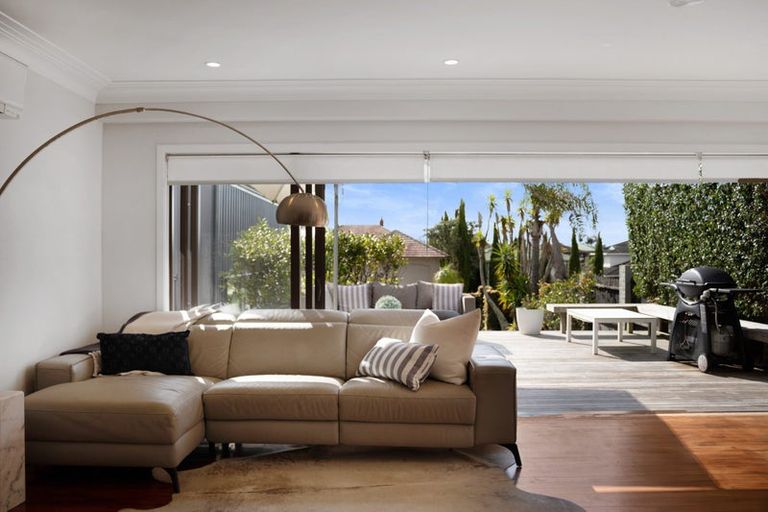 Photo of property in 1/8 Waller Avenue, Bucklands Beach, Auckland, 2012