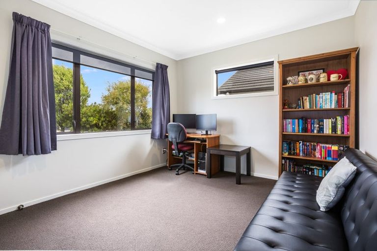 Photo of property in 102 Te Puia Drive, Aotea, Porirua, 5024