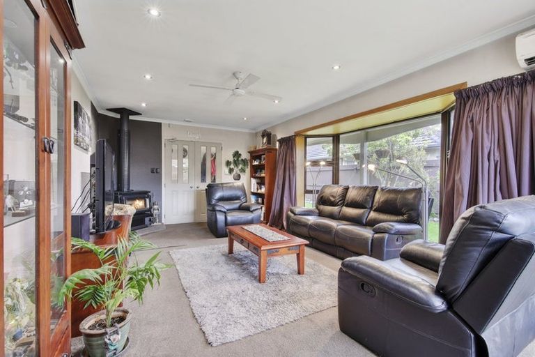 Photo of property in 4 Strachan Place, Rangiora, 7400