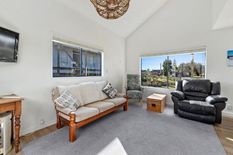 Photo of property in 22 Pinedale Crescent, Riversdale Beach, Masterton, 5872