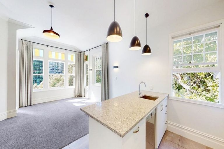 Photo of property in 44 Aurora Terrace, Kelburn, Wellington, 6012