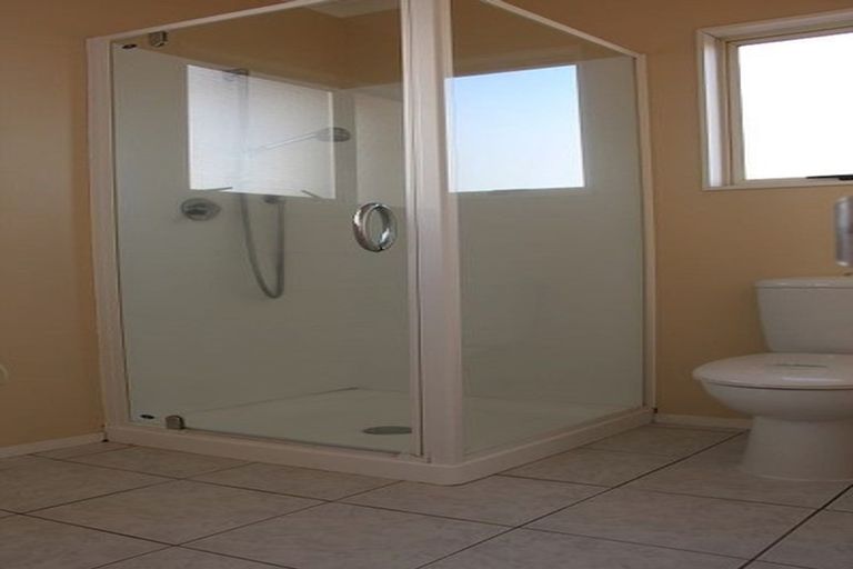 Photo of property in 4 Trotting Terrace, Fairview Heights, Auckland, 0632