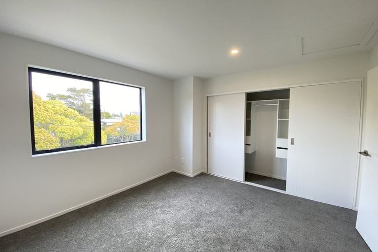 Photo of property in 7/113 Te Atatu Road, Te Atatu South, Auckland, 0610