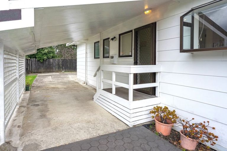 Photo of property in 15 Atarau Grove, Paraparaumu, 5032