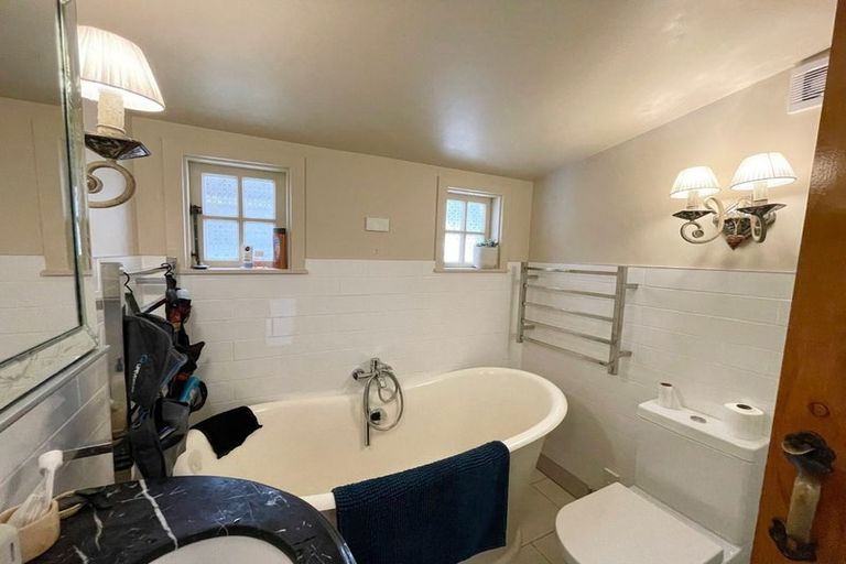 Photo of property in 18 Trevor Terrace, Paremata, Porirua, 5024