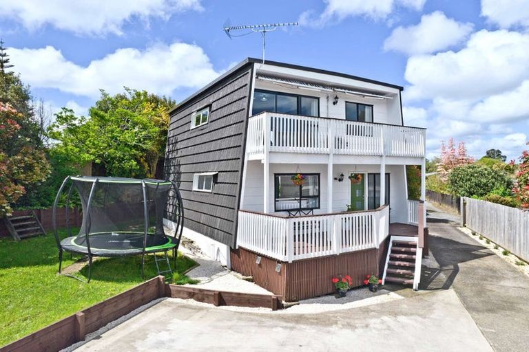 Photo of property in 22 Fernleigh Avenue, Waiuku, 2123