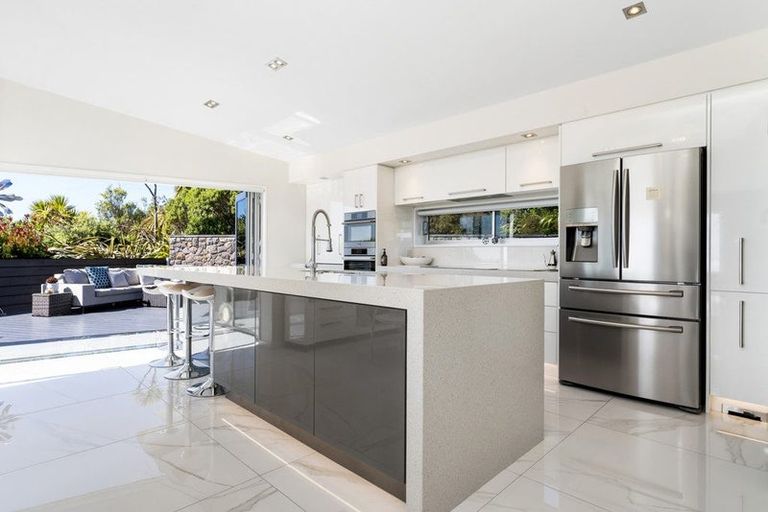 Photo of property in 1 Ti Kouka Eco Lane, Redcliffs, Christchurch, 8081