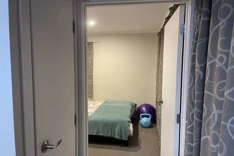 Photo of property in 2 Cranberry Place, Bucklands Beach, Auckland, 2012