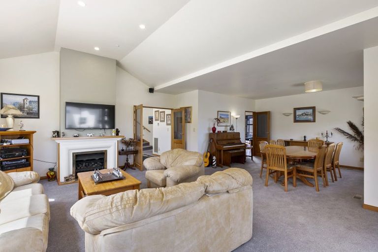 Photo of property in 19 George Gee Drive, Korokoro, Lower Hutt, 5012