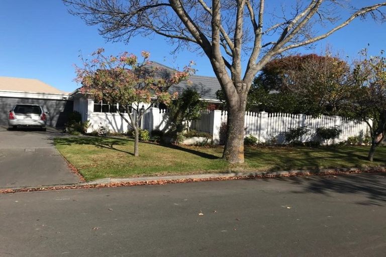 Photo of property in 3 Hatfield Place, Avonhead, Christchurch, 8042