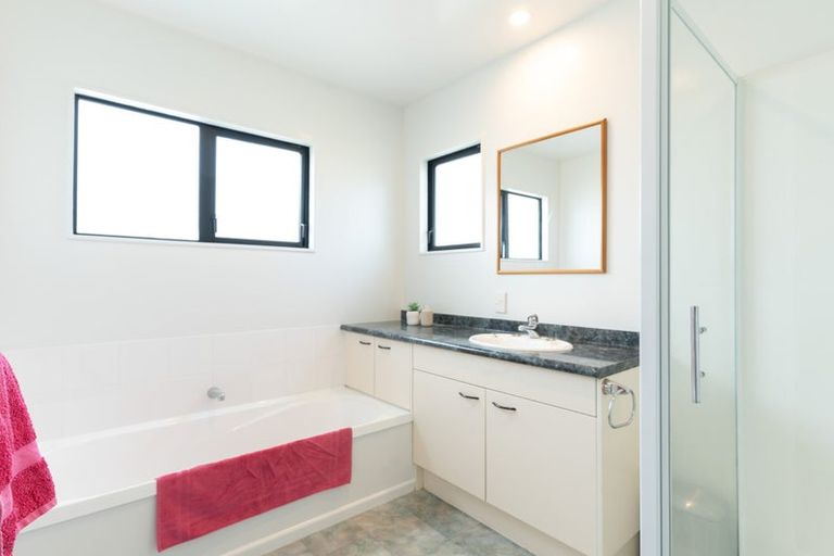 Photo of property in 4 Waverton Terrace, Churton Park, Wellington, 6037