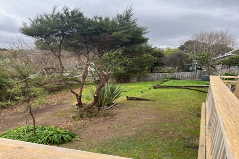 Photo of property in 33 Woolwich Close, Whitby, Porirua, 5024