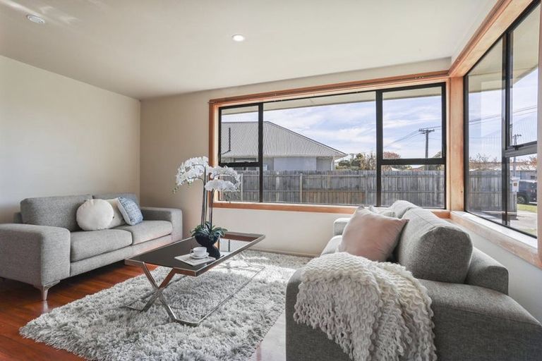 Photo of property in 67 Englefield Road, Northwood, Christchurch, 8051