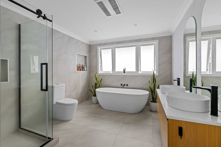 Photo of property in 70 Glenvar Road, Torbay, Auckland, 0630