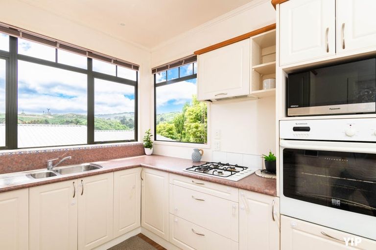 Photo of property in 16 Wantwood Grove, Churton Park, Wellington, 6037