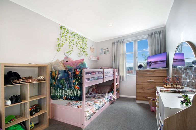 Photo of property in 30 Norcross Avenue, Henderson, Auckland, 0612