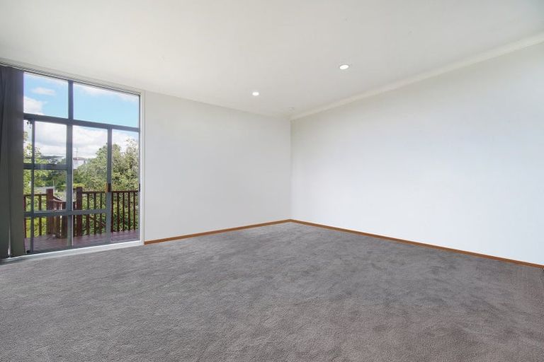 Photo of property in 51 Sunset Road, Totara Vale, Auckland, 0632