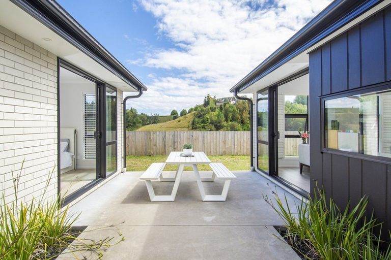Photo of property in 38 Puhirake Crescent, Pyes Pa, Tauranga, 3112