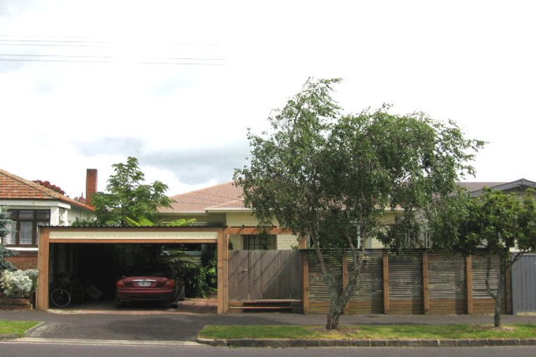 Photo of property in 42 Tui Street, Point Chevalier, Auckland, 1022