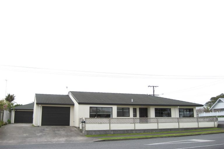 Photo of property in 18 Paynters Avenue, Strandon, New Plymouth, 4312