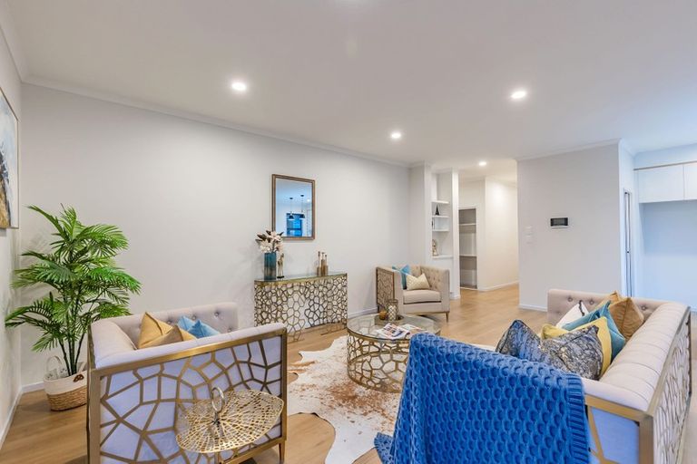 Photo of property in 43 Vinistra Road, Kumeu, 0810