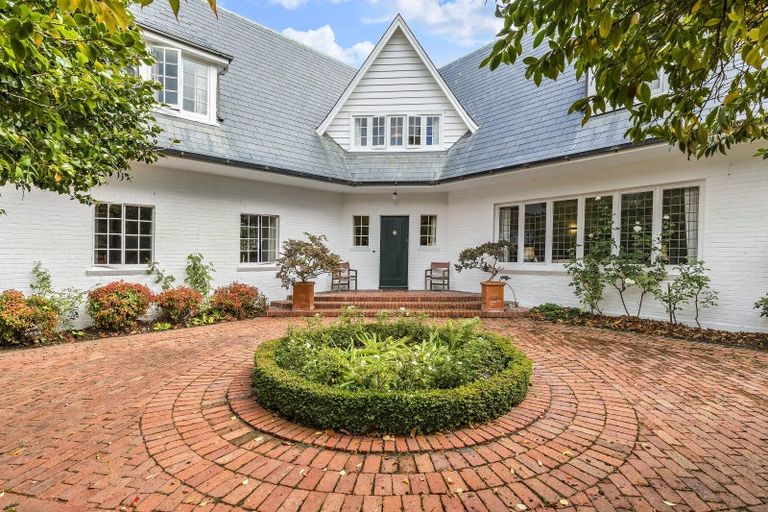 Photo of property in 305 Fergusson Drive, Heretaunga, Upper Hutt, 5018