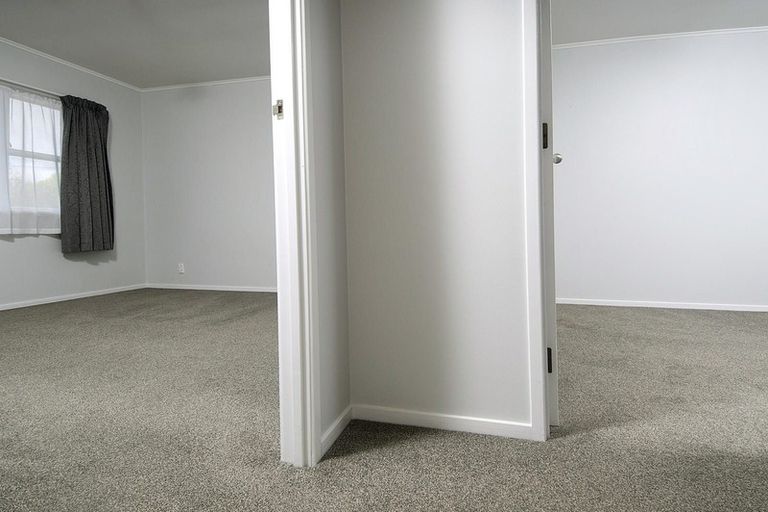 Photo of property in 16 Abel Tasman Avenue, Henderson, Auckland, 0610