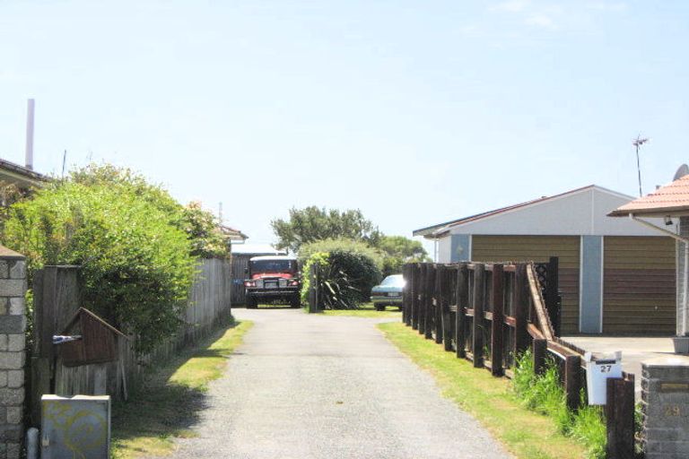 Photo of property in 27 Saint Heliers Crescent, Aranui, Christchurch, 8061
