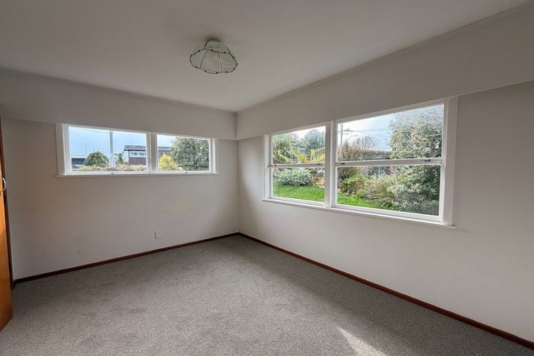 Photo of property in 14 Hadfield Street, Beach Haven, Auckland, 0626