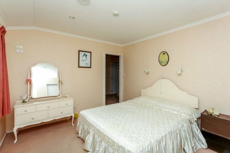 Photo of property in 38 Tukapa Street, Westown, New Plymouth, 4310