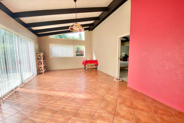 Photo of property in 9a Hutchinsons Road, Bucklands Beach, Auckland, 2014