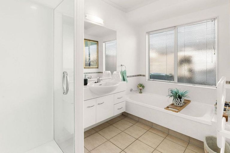 Photo of property in 4 Amery Place, Papamoa Beach, Papamoa, 3118