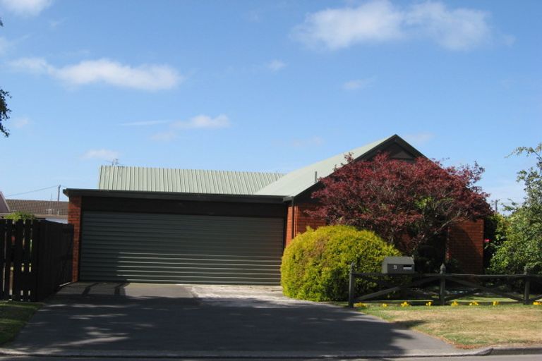 Photo of property in 2 Harkness Place, Avonhead, Christchurch, 8042