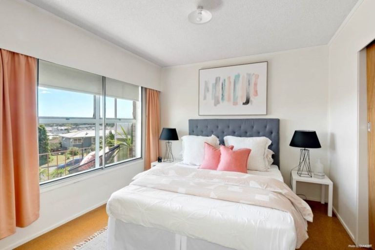 Photo of property in 2/4 Velma Road, Hillcrest, Auckland, 0627