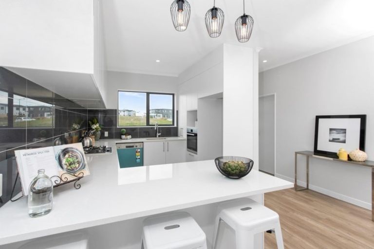 Photo of property in 10 Riroriro Road, Hobsonville, Auckland, 0616