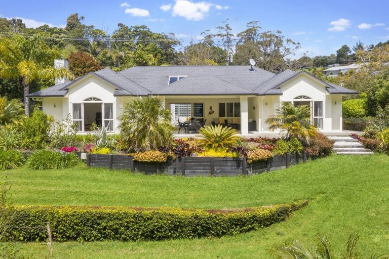 Photo of property in 7 Hobbs Road, Matakatia, Whangaparaoa, 0930