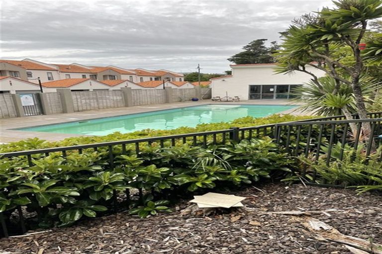 Photo of property in 7/21 Armoy Drive, East Tamaki, Auckland, 2016