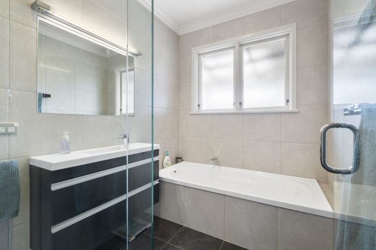 Photo of property in 19 Cremorne Avenue, Hokowhitu, Palmerston North, 4410