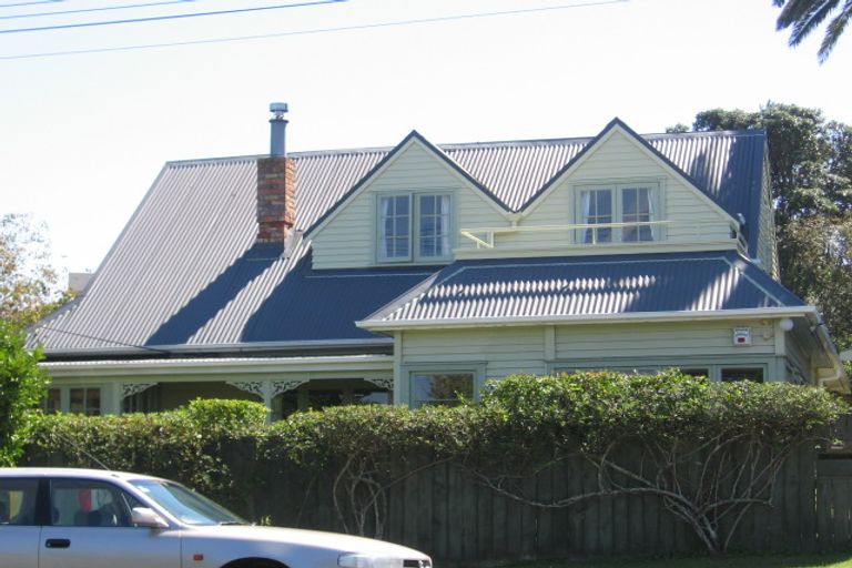 Photo of property in 10 Brighton Terrace, Murrays Bay, Auckland, 0630