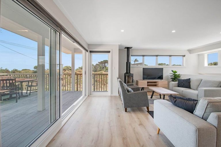 Photo of property in 1 Domain Crescent, Muriwai, Waimauku, 0881