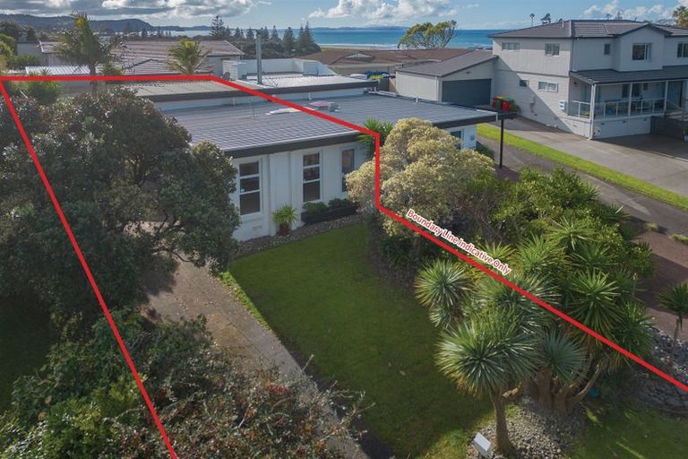 Photo of property in 22 Amorino Drive, Red Beach, 0932