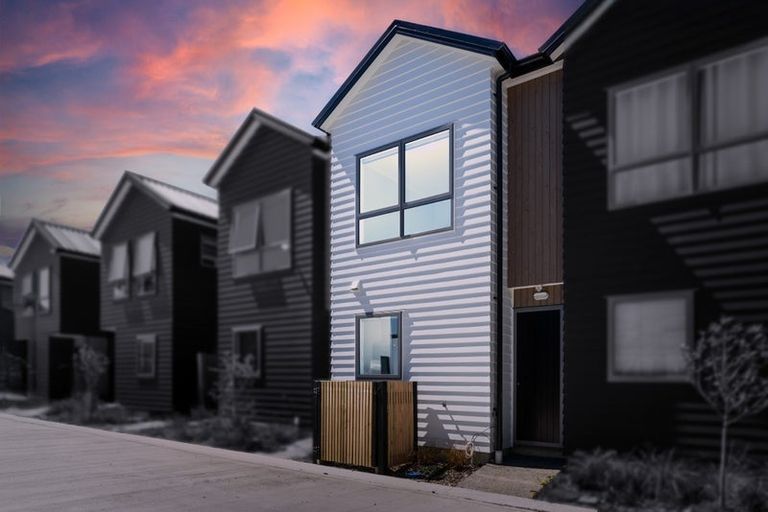 Photo of property in 2/10 Marion Street, Silverstream, Upper Hutt, 5019