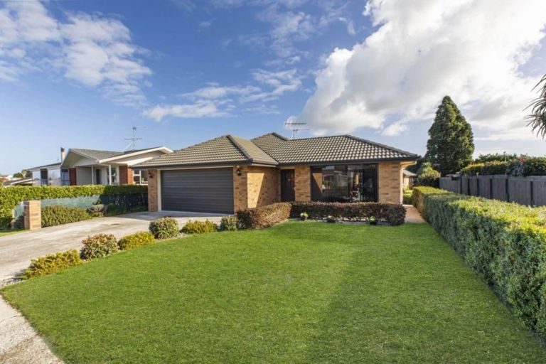 Photo of property in 13 Meachen Terrace, Waiuku, 2123