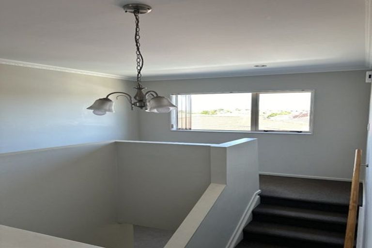 Photo of property in 73a Robert Skelton Place, Clendon Park, Auckland, 2103