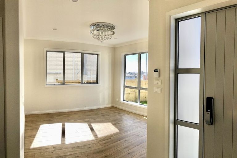 Photo of property in 11 Aklander Rise, Flat Bush, Auckland, 2019